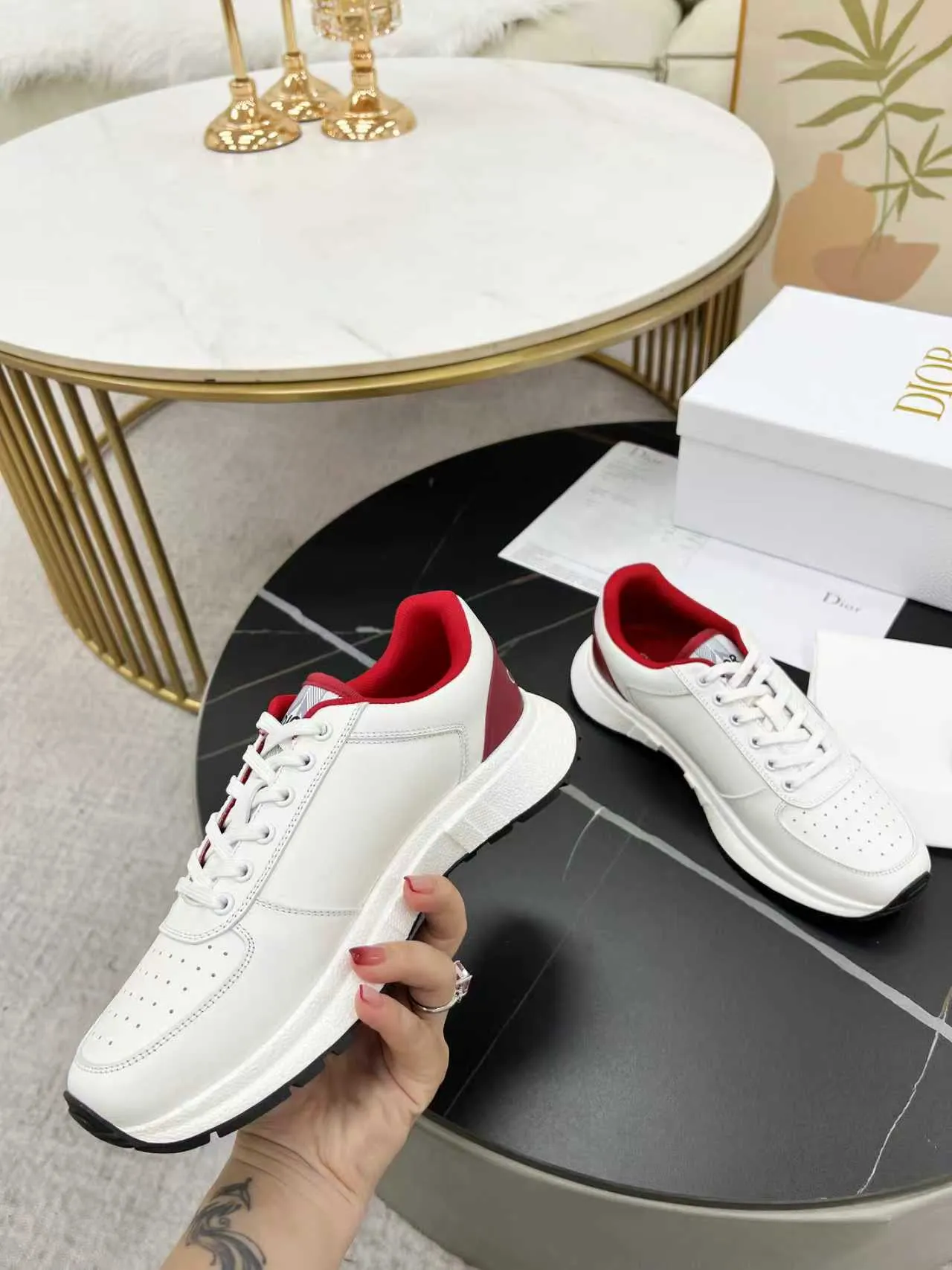 [Dior Dior] P: 640💰Couple model Size: Female: 35-40 (41 customized), male 39-44. (45 customized) 2025 Dior Dior autumn and winter new products🌹Fashion and trends coexist. Imported cowhide is customized one to one. Fabric; cowhide. Lining: Breathable mesh. Outsole: TPU.
